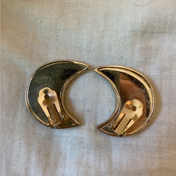 Bergere’ Vintage Half Moon Red Clip‎ on Earrings - Picture 4 of 8